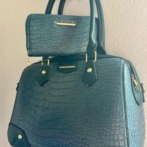 NWOT Elegant Marine bluish green Crocodile Pattern and matching wallet